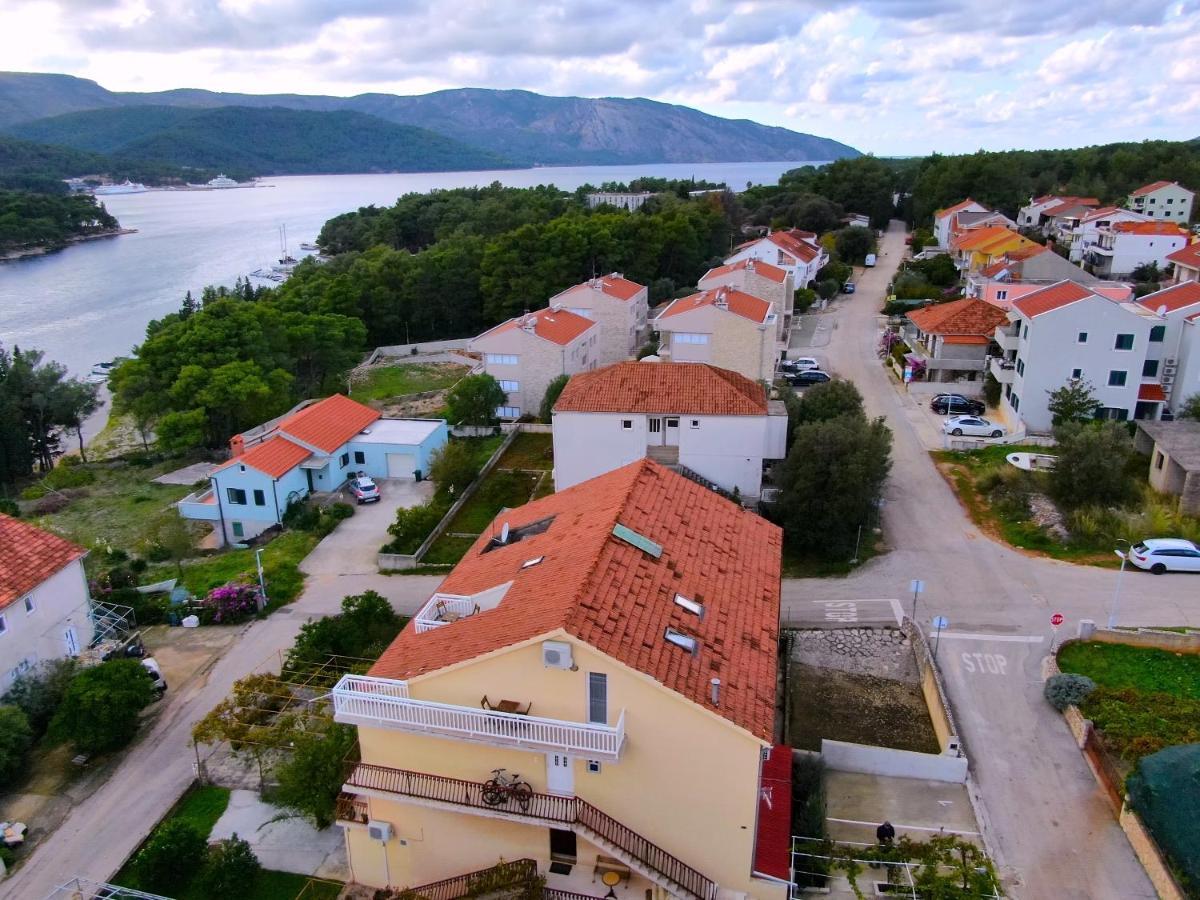 Apartments Sea & Sky Stari Grad  Exteriör bild