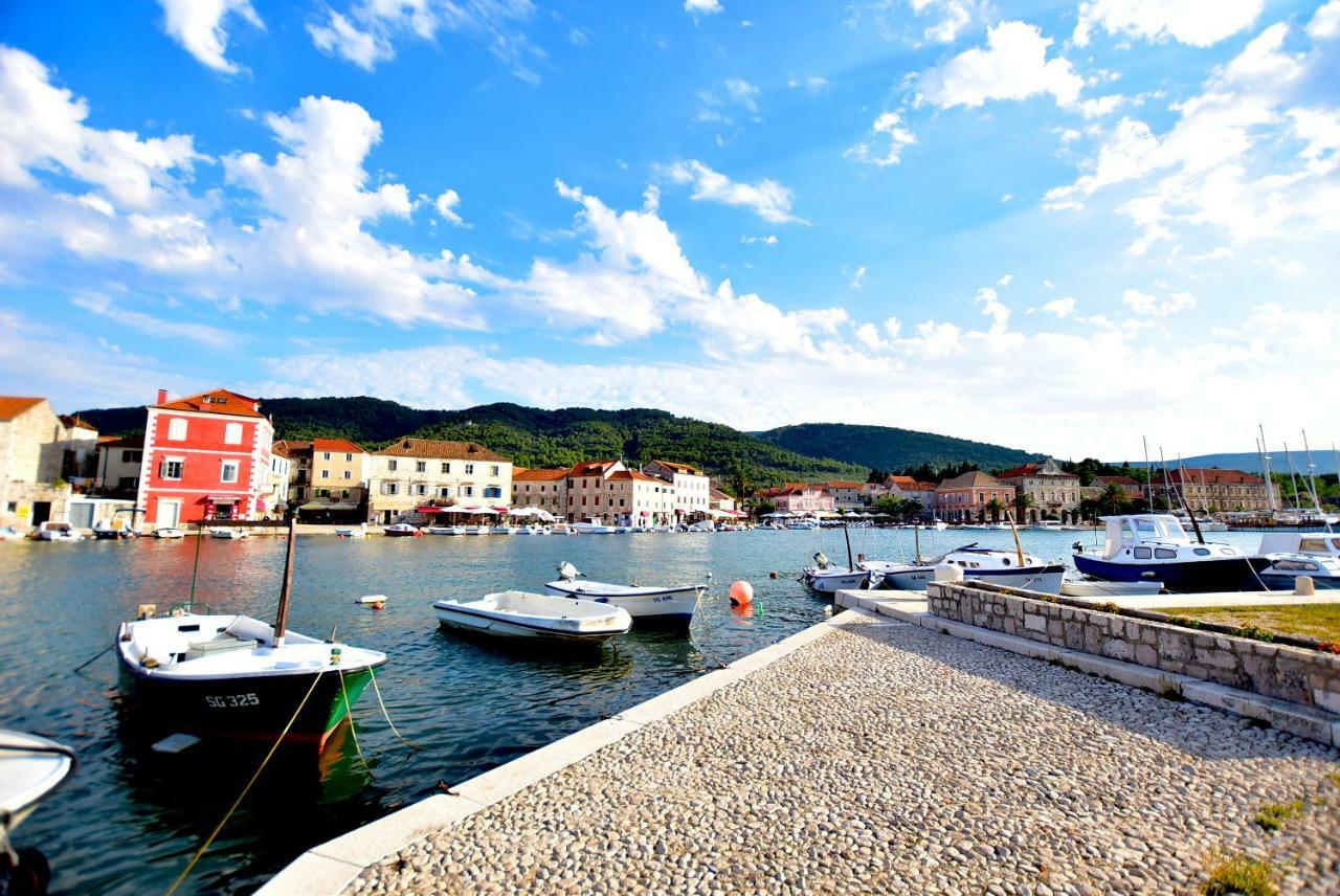 Apartments Sea & Sky Stari Grad  Exteriör bild
